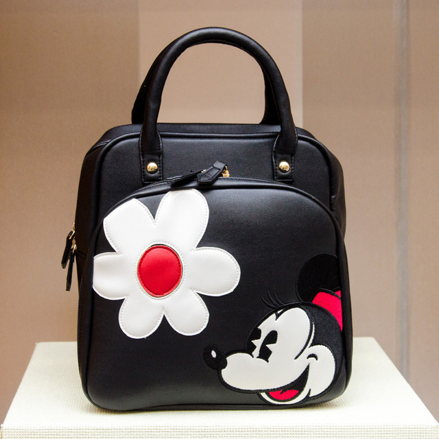 大きなフラワーがインパクト大。