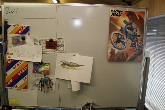 ワッヘンフィルムスタジオ／マンガ家かイラストレーターになりたかったという飯塚さんの絵も貼られていた