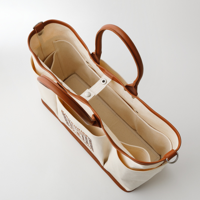 【紀ノ国屋×VegieBAG】VegieBAG LARGE/開口部にはボタン付きで、荷物の飛び出しを防げます