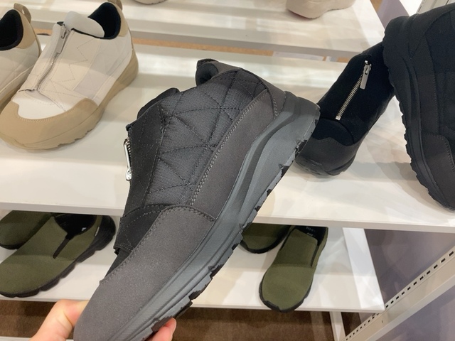 【ワークマン トレックシューズ（正式名称不明）】デザインが独特で人気が出そうなシューズです