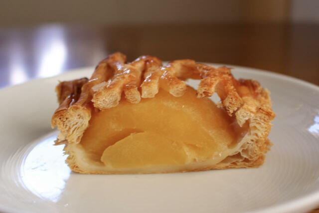 【ロピア　アップルパイ　1個　999円】カスタードクリーム入りです