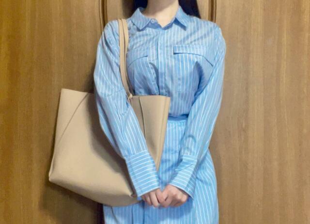 たくさん入りますが、持つと大きすぎる印象はなく、すっきり持てます