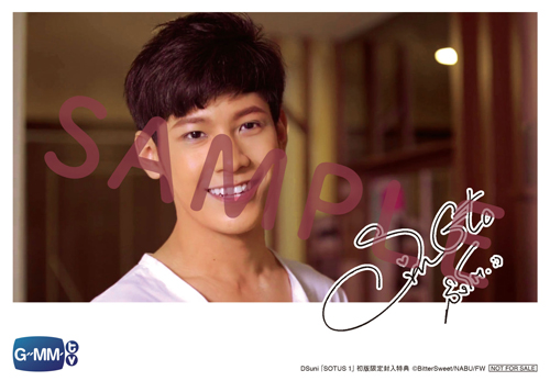 日本語版小説「SOTUS」 【1巻】ドラマのワンシーンブロマイド(コングポップ)コングポップ役/Prachaya Ruangroj (Singto)複製サイン入り