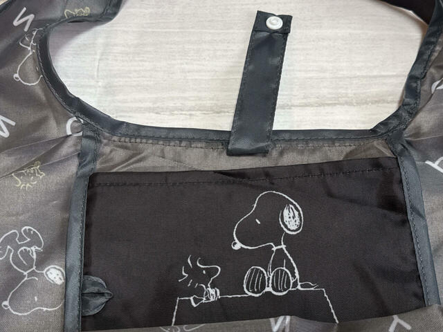 内側にポケット付き