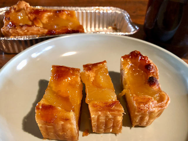 【シャトレーゼ　国産りんごのアップルパイ】リベイクして食べたい分だけ切っていただきます！