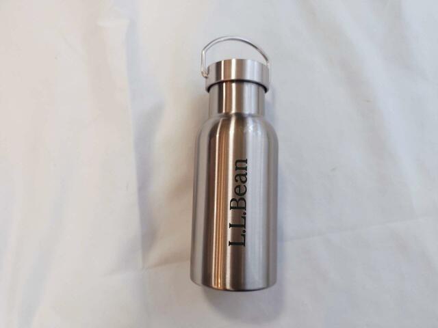 シンプルで使いやすいシルバーに、グリーンのロゴが美しい