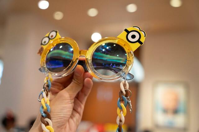 チェーン付きサングラス 3,800円|ユニバーサル・スタジオ・ジャパン夏イベント「NO LIMIT! サマー 2023」スペシャルグッズ