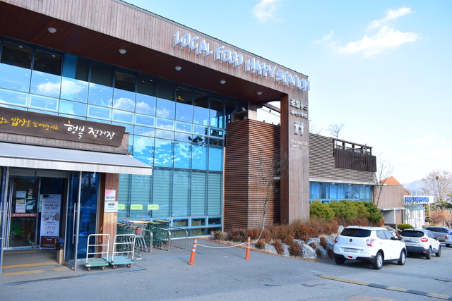 隣には全北道立美術館（http://www.jma.go.kr/japanese/）がありるので、完州の中心にある全州（チョンジュ）からは美術館行きの路線バスを利用するといい