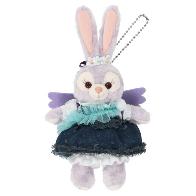 ぬいぐるみバッジ 2,800円｜ダッフィー＆フレンズの「ウィッシング・ウィングス」グッズ｜販売店舗：東京ディズニーシー「マクダックス・デパートメントストア」｜発売日：2025年8月28日（木）