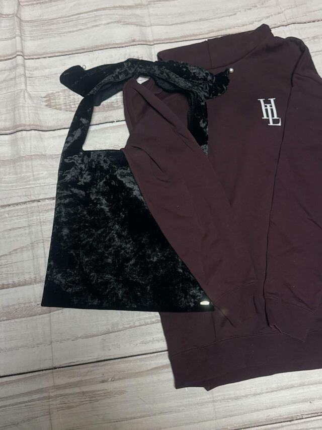 カジュアルなミニフーディワンピースに合わせてもかわいい！