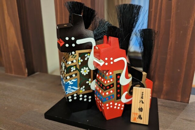 【青森屋】客室「あずまし」にある八幡馬