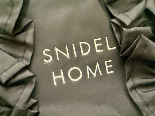 アイボリーの華奢な刺繍が高級感タッピリ!