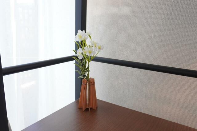 小さな一輪挿しになる