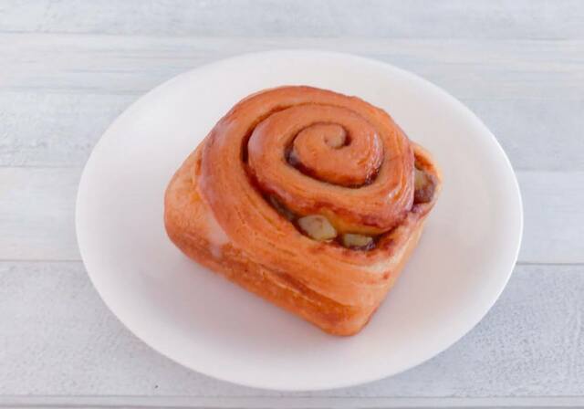 【カルディ　シナモンロール さつまいも（冷凍）】内容量：60ｇ（1個）、エネルギー：170kcal