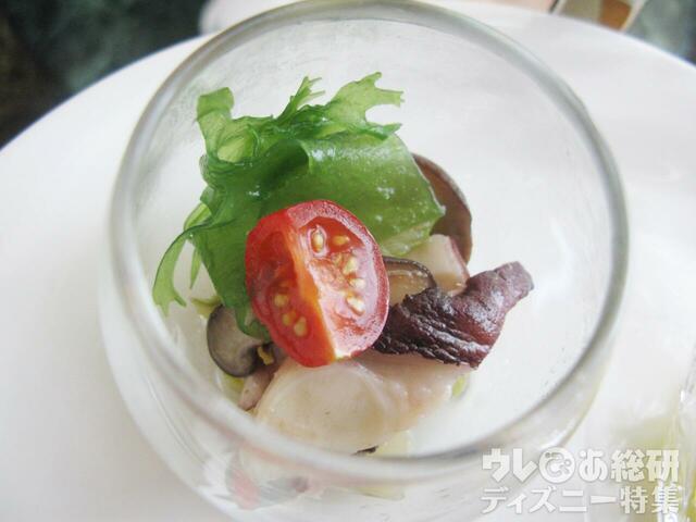 タコとセロリのアヒージョ風マリネ【ドリーマーズ・ラウンジ 東京ディズニーランドホテル・サマーダイニング アフタヌーンティーセット】