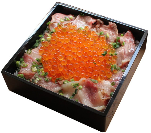 極牛サーロインのあぶりいくら重　2480円