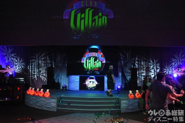 DJブースもある、豪華なステージ