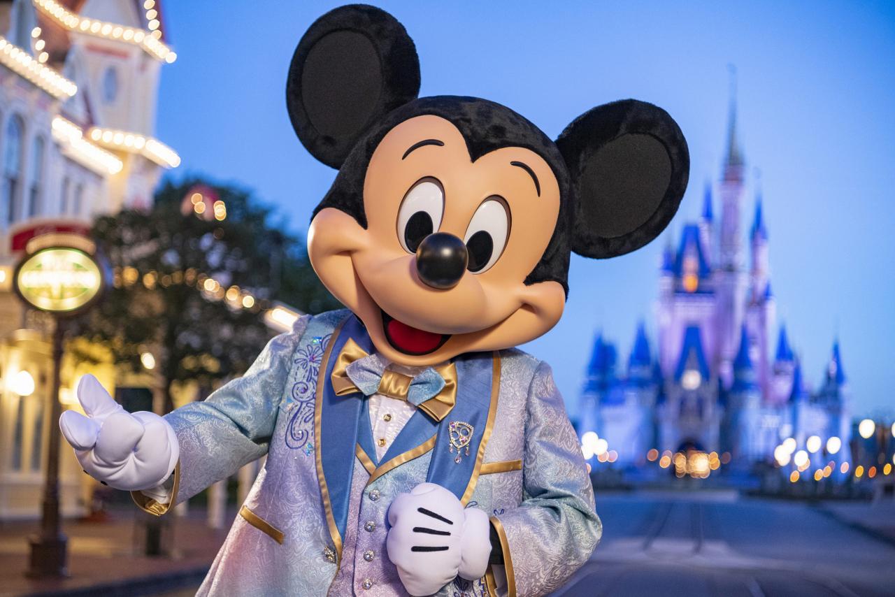 ミッキー&ミニーの“フロリダディズニー”50周年記念コスチューム公開