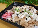 マヨネーズ好きにはたまらないお弁当！／鶏からしマヨ丼　税込322円