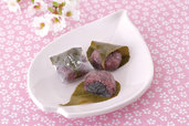 「小ひとつ黒米桜もち」6個入440円（税込）／銀座たまや 大丸東京店〈東京  丸の内〉