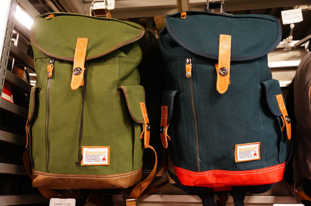 かぶせタイプの女の子らしいリュック