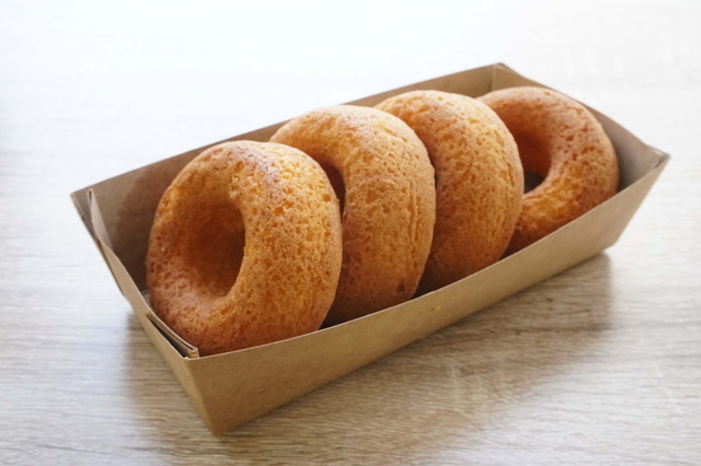 「成城石井自家製 焼きドーナツ（プレーン）　4個」499円（税抜）