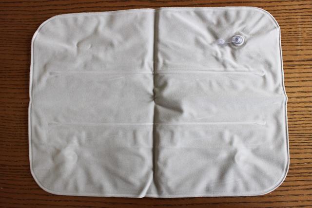 【セリア】エアー腰まくら／100円