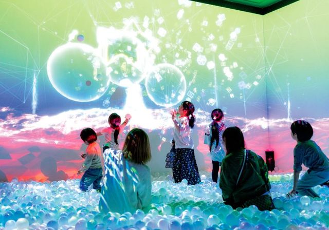 光と音のホールプール「ZABOOM」|リトルプラネット mozoワンダーシティ