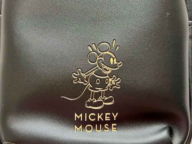 【Disney MICKEY MOUSE スマホショルダー BOOK】オールドミッキーがゴールドで箔押しされています♪