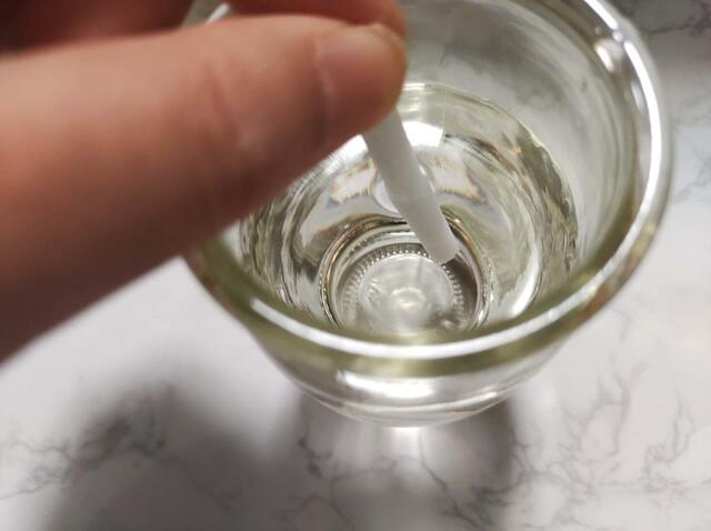 【リラックマ コーヒーカップでだららん加湿器】給水芯を水で浸す