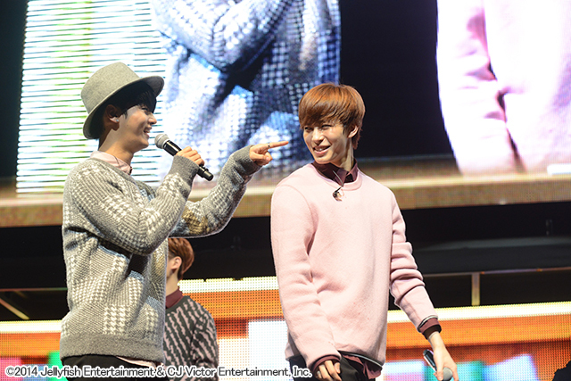 VIXXの初ファンイベントの写真　エンとホンビン