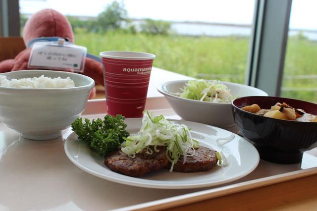 「さんまポーポー焼き」セット　ご飯、鯨汁、サラダ、ドリンクバーが付いて1,000円