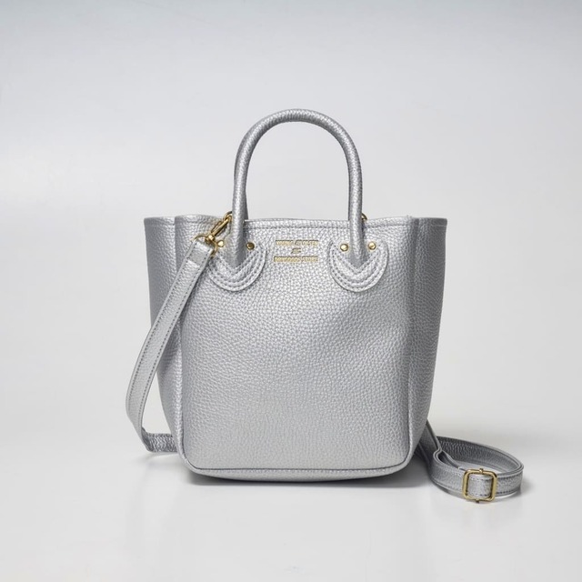 【『YOUNG&OLSEN The DRYGOODS STORE 2WAY SHOULDER BAG BOOK SILVER』（宝島社）】レザー調の「2WAYショルダーバッグ」が登場！