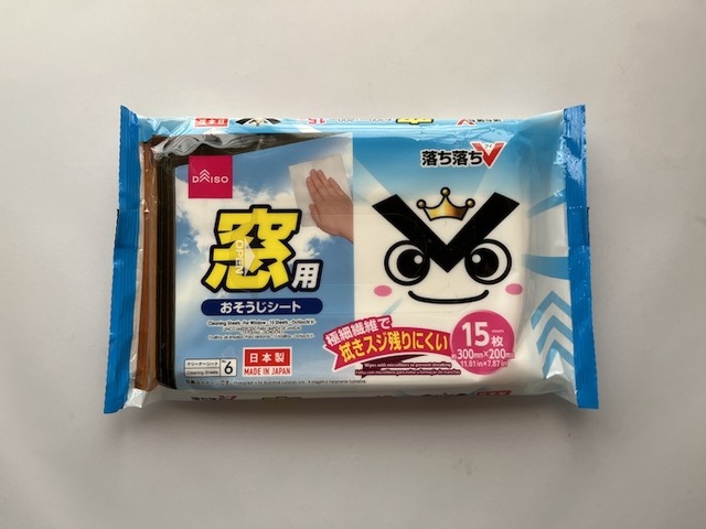 【ダイソー】『落ち落ちV窓用おそうじシート』110円（税込）