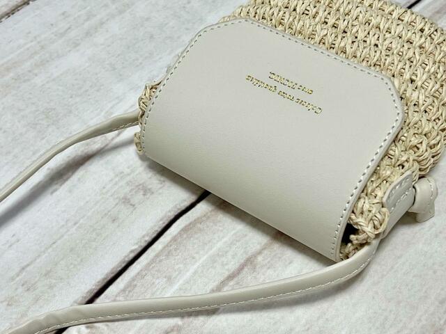 【ROPÉ PICNIC PASSAGE（ロペピクニック パサージュ）】フラップとショルダーストラップはフェイクレザー。高級感のある素材です