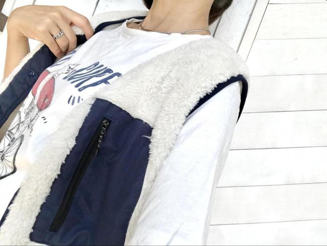 【ワークマン　ストレッチフリースノーカラーベスト】980円（税込）／女性が着用するならS〜Mサイズがおすすめ