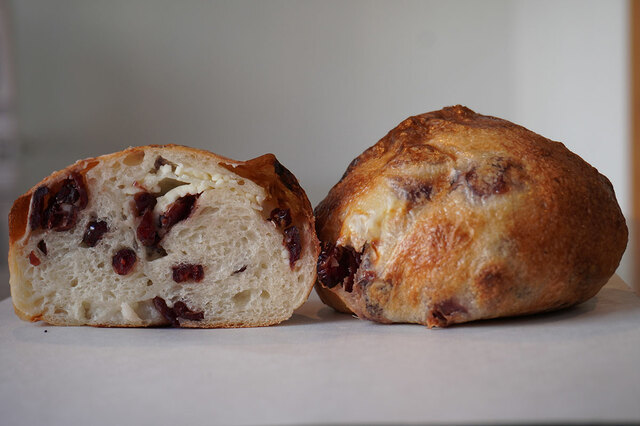 たみのおやつ 自家製天然酵母のクランベリークリームチーズベーグル