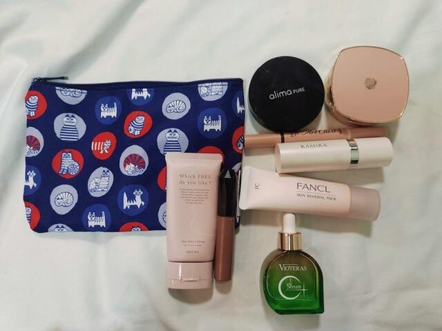 美容液、ファンデーションなどたっぷり収納できた