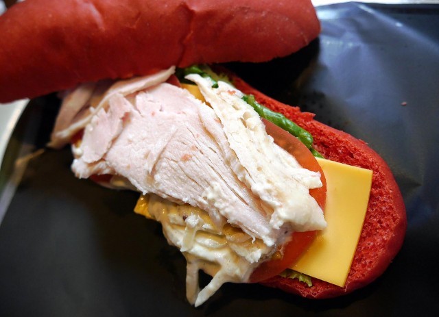 チキンとポテトのサンドウィッチ