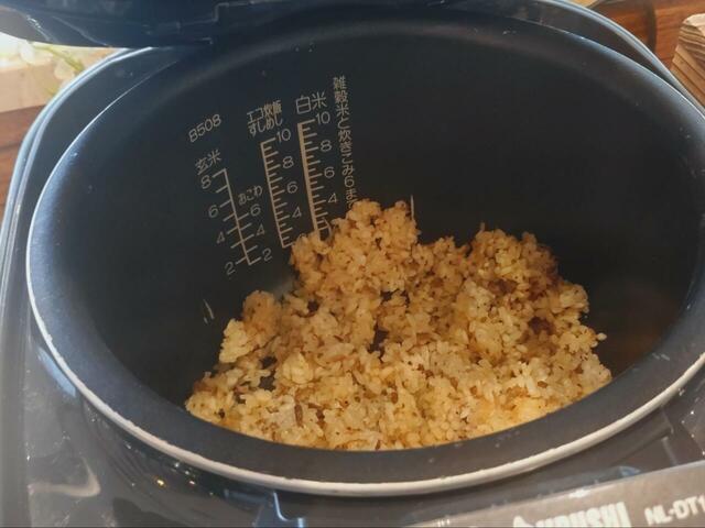 【川崎日航ホテル「ナトゥーラ」鉄板焼きサーロインステーキ食べ放題&サマーブッフェ】生姜と牛そぼろの炊き込みご飯