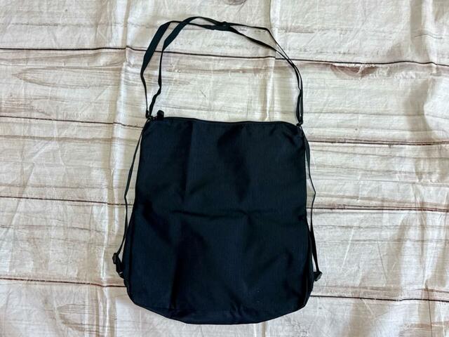 背面は装飾がないシンプルなデザイン