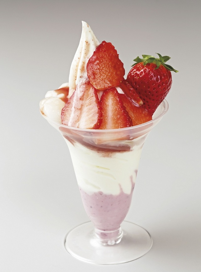 【十勝清水町】あすなろファーミング／贅沢ストロベリーパフェ（1個）1,001円［各日限定100個］ ＜通期・限定＞【西武池袋本店「春の北海道うまいもの会」】