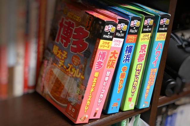 【るるぶ×ハチ食品】本棚に並べても違和感のないレトルトカレー