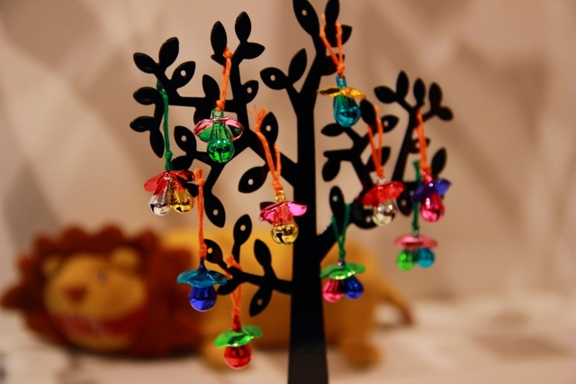 【クマ五郎 with ケイロジティクス】「くび和」シリーズを制作するクマ五郎さんと、職人が一つ一つ手作りする鈴を販売するケイロジティクスさんのコラボ。