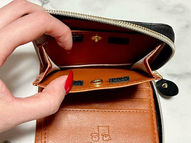 フラップやファスナー仕様ではないため、スッキリ見え！