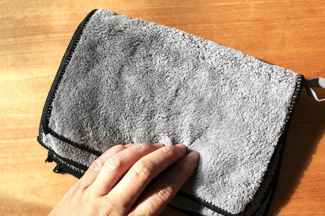 【ダイソー】8面使える マイクロファイバーダスター／100円