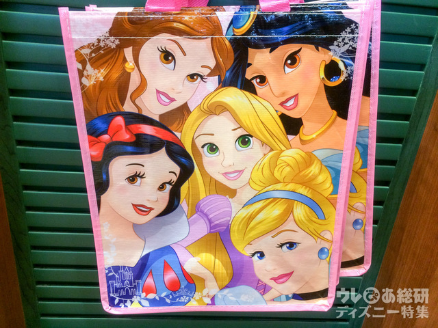 プリンセスがデザインされたショッピングバッグ