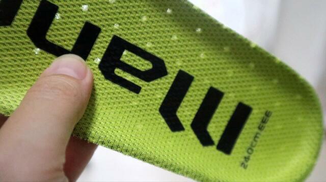 【ワークマン マンダムフライギア ドライランチャー】素材やたくさんの通気孔から、インソールも蒸れにくい工夫がされているのがわかります◎