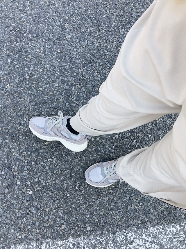 【ワークマン ハイバウンスバラストウォーク】高反発ソールのおかげで蹴り出しが強く、着地の衝撃も吸収してくれるため、小走りしても足に負担がかかりません！