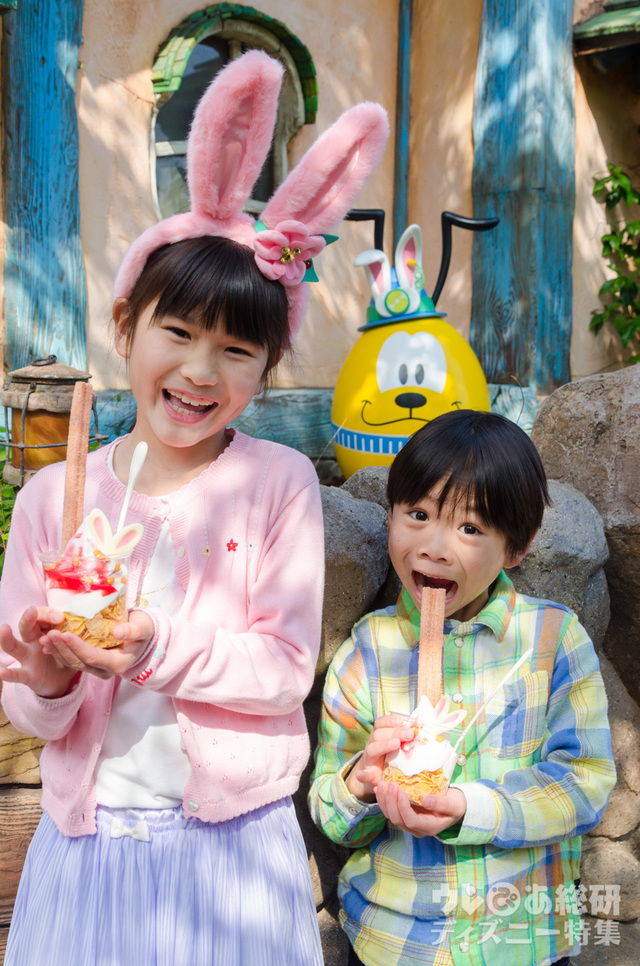 クリッターサンデー（ミッキーチュロス＆ミックスソフトクリーム）¥500｜ラケッティのラクーンサルーン｜東京ディズニーランド2017年「ディズニー・イースター」
